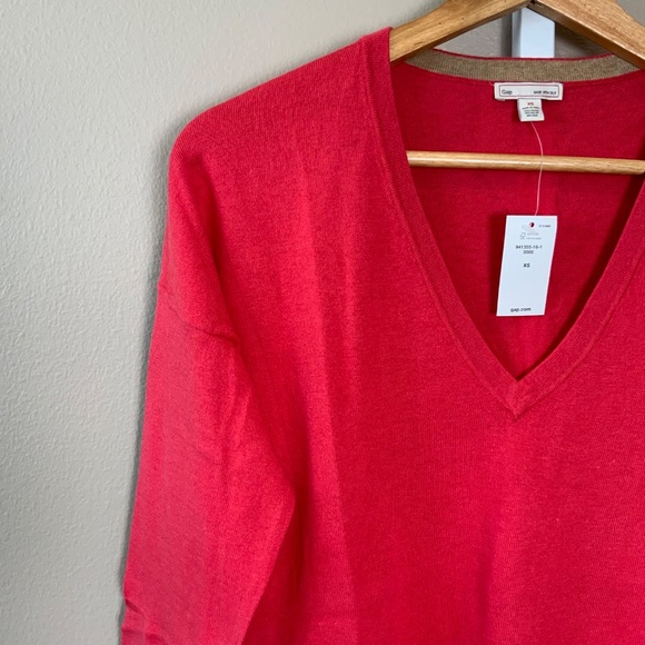 GAP Luxelight Perfect V-neck Sweater - Picture 5 of 16